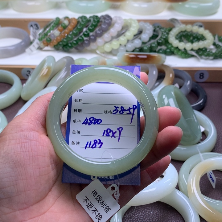 子***小和田玉未镶嵌手镯