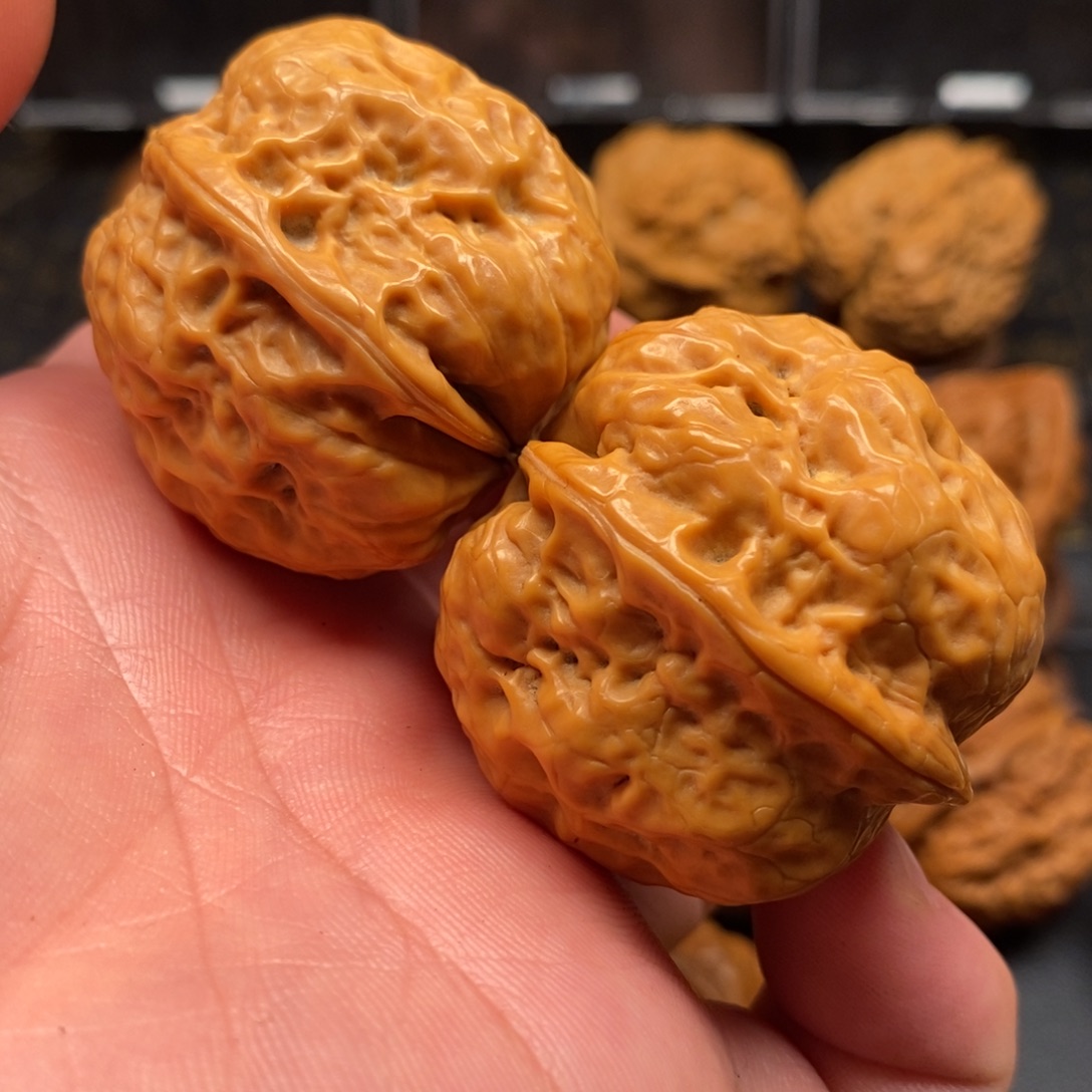 文玩核桃把件云铁铁龙骨