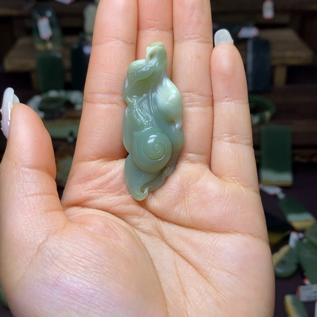 岫岩河磨玉（透闪石质玉）颈饰未镶嵌