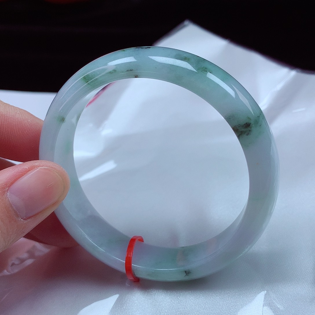 翡翠手镯未镶嵌55圈