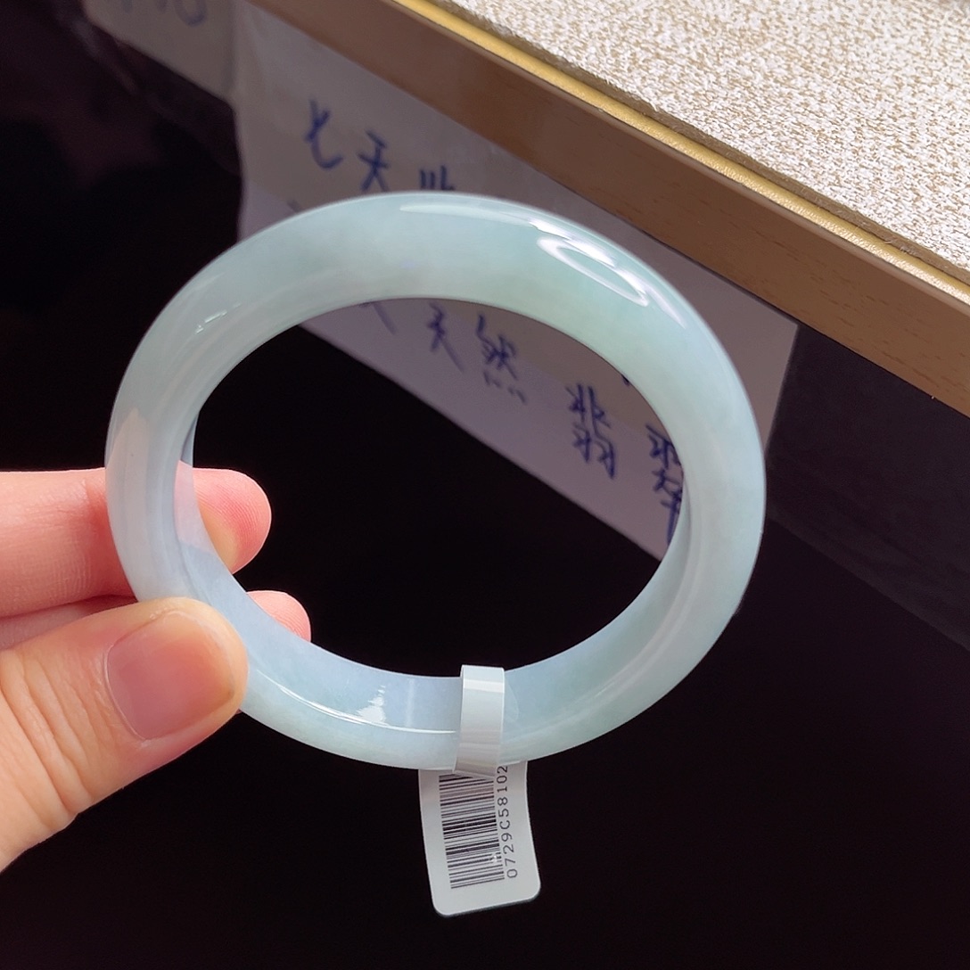 翡翠手镯未镶嵌手镯