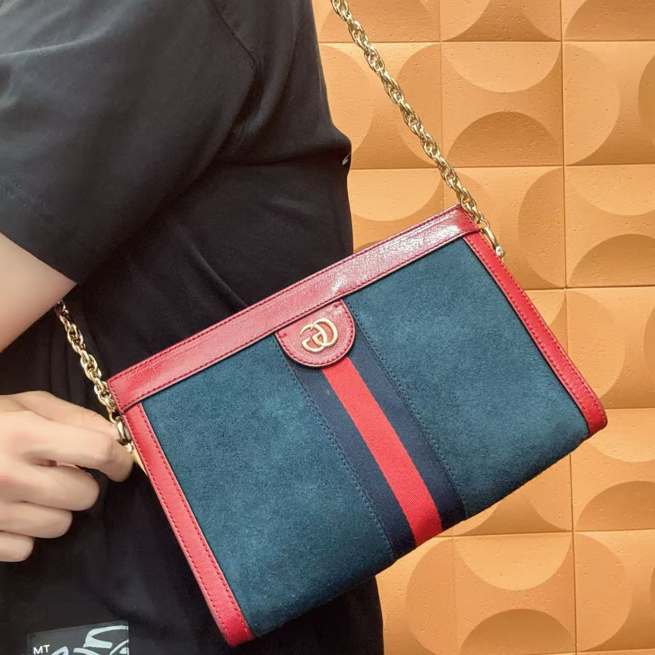 95新 GUCCI/古驰 【胖】52 0839 红色中号麂皮夹子链条包