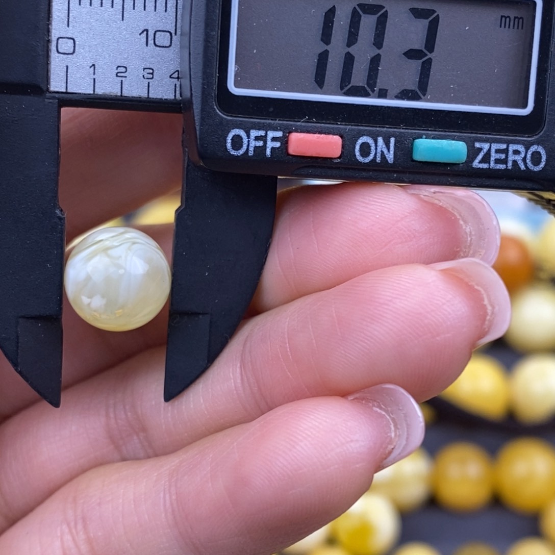 琥珀裸石未镶嵌珠子