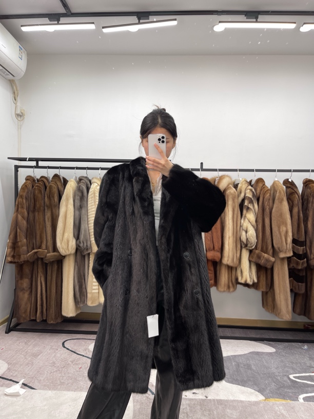 TT148(3XL)黑色中古进口水貂毛外套。肩宽50胸围122衣长105袖长64