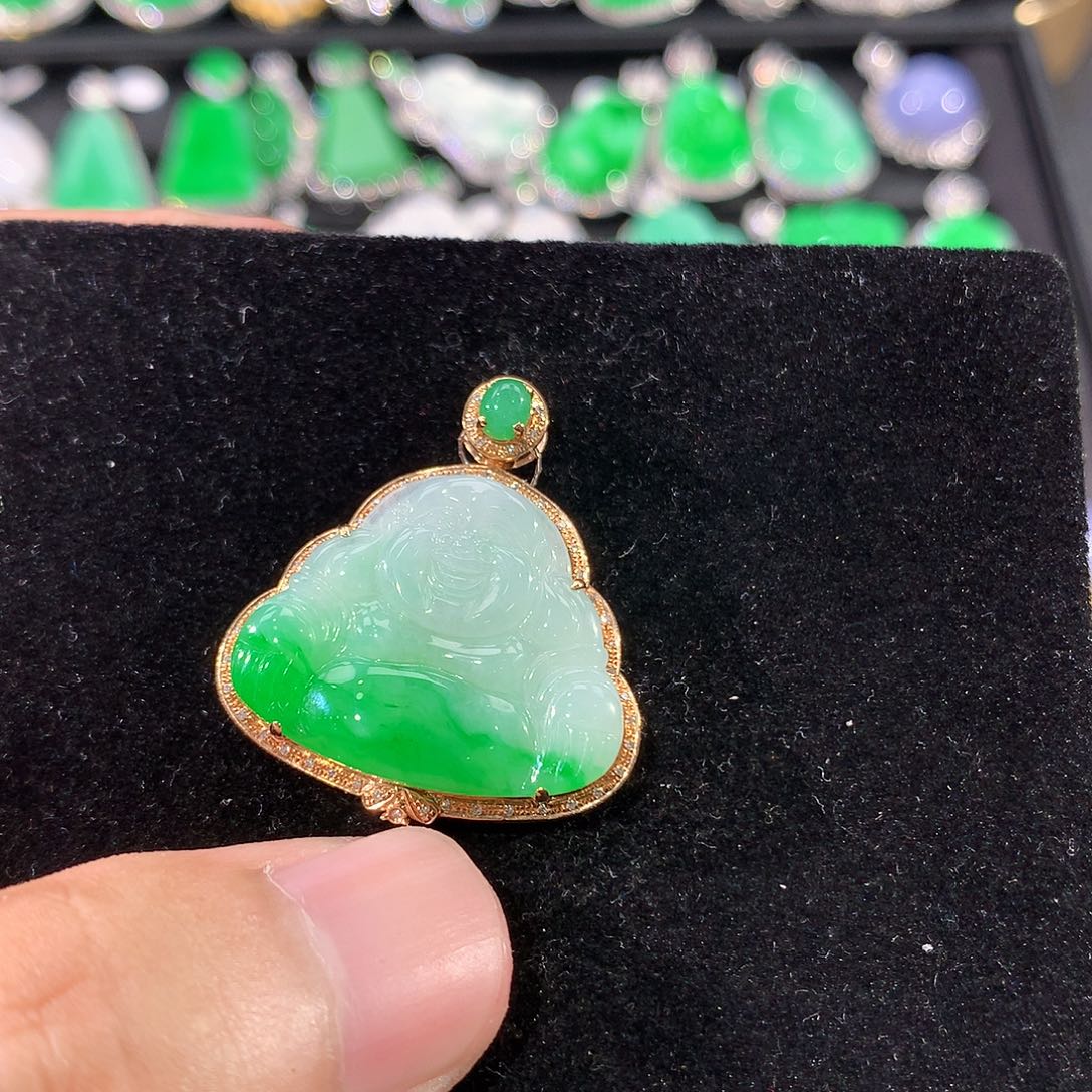 翡翠18K金镶嵌颈饰