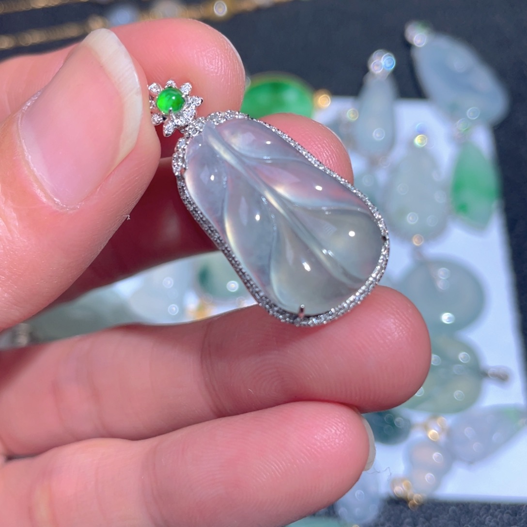 翡翠颈饰18K金镶嵌翡翠