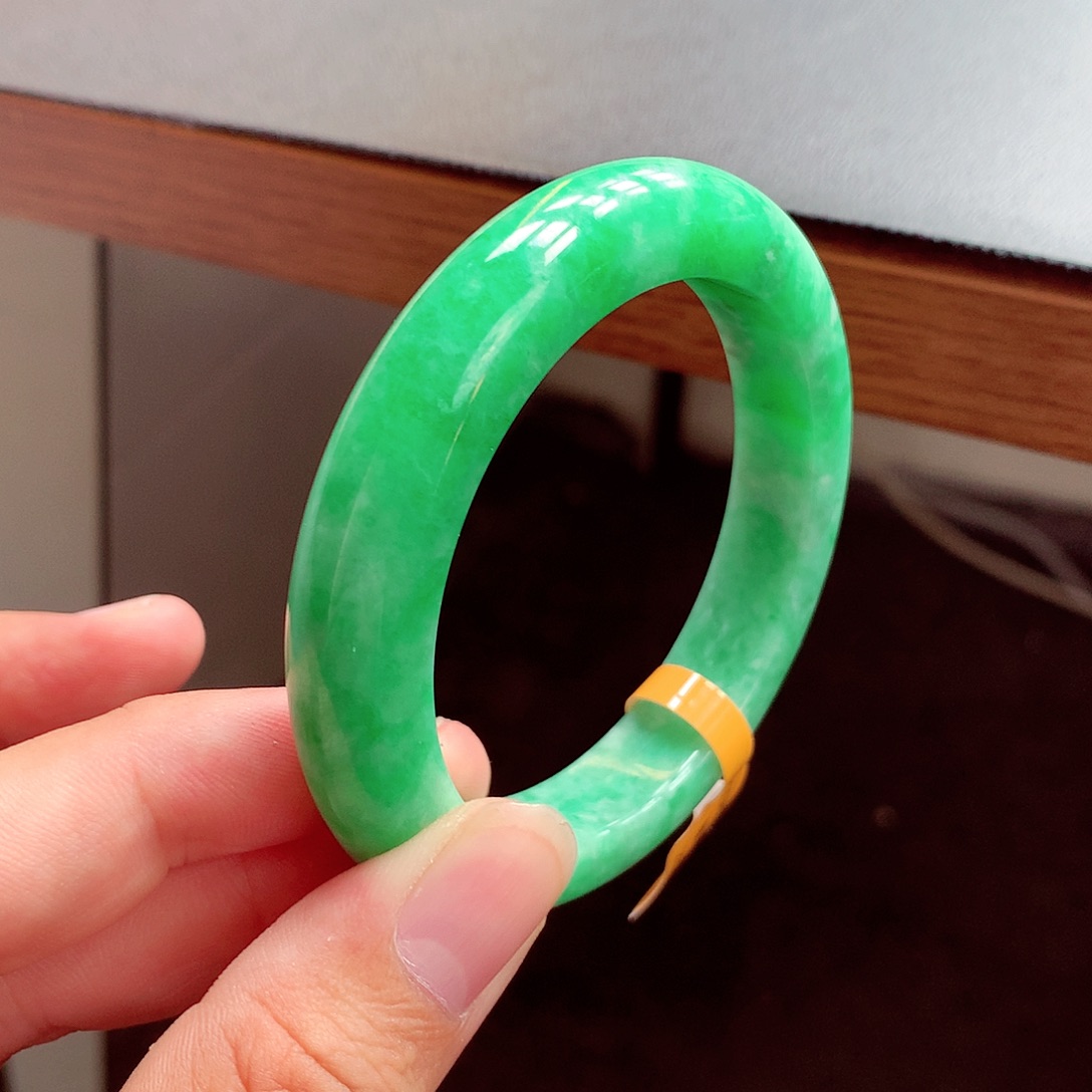 翡翠未镶嵌手镯莲缅甸翡翠