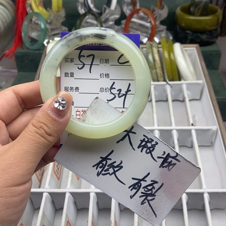 蛇纹石玉未镶嵌手镯