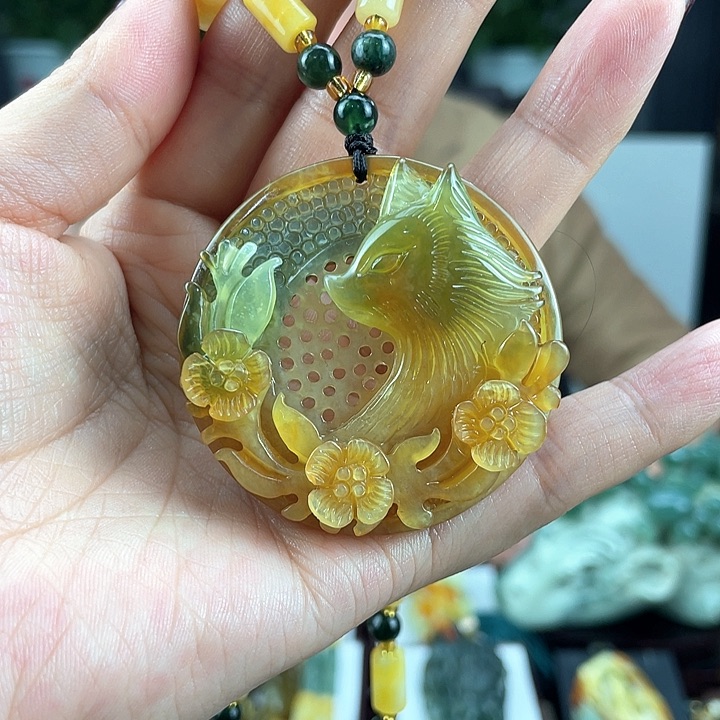 蛇纹石玉颈饰未镶嵌