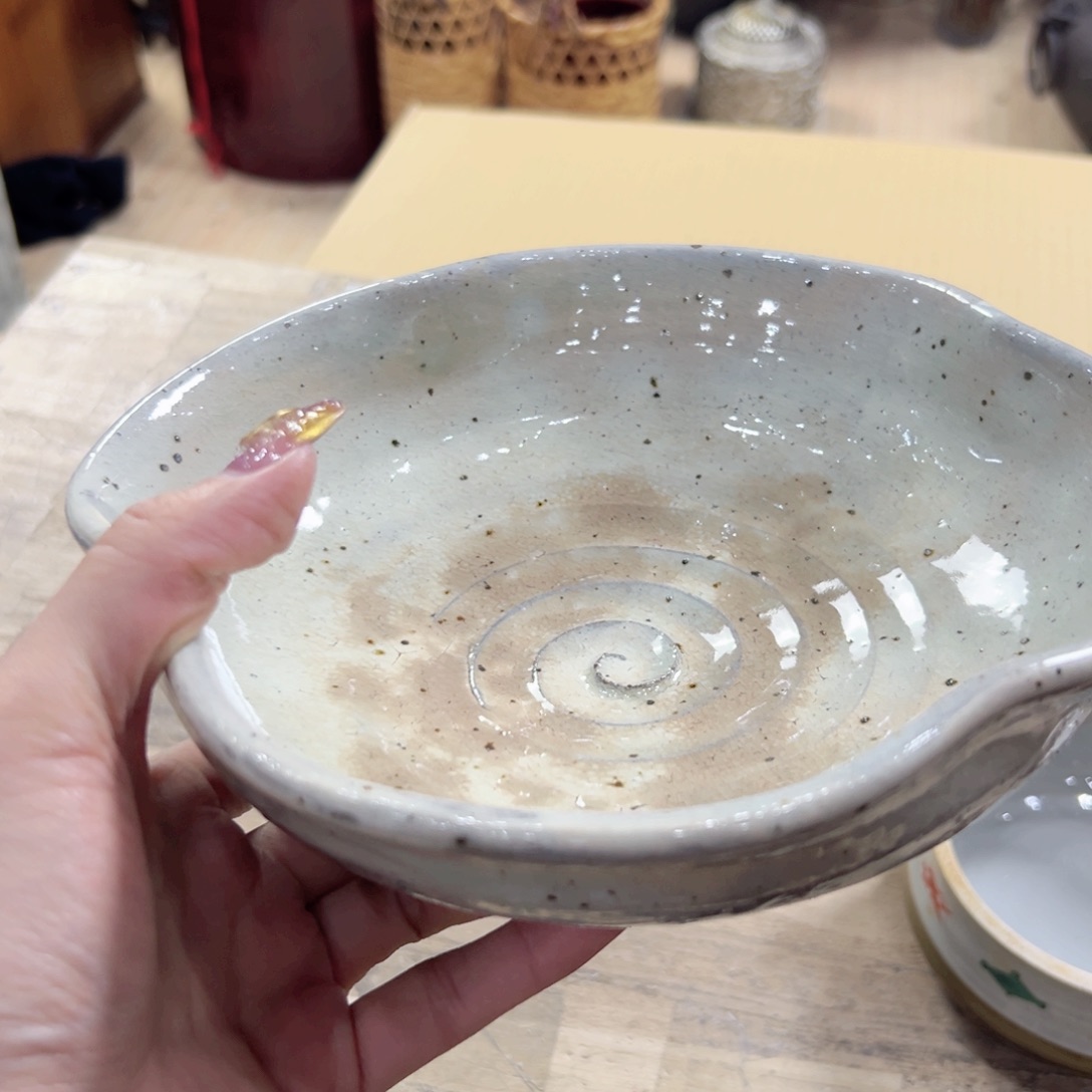 瓷片陶瓷和金属表面上产生