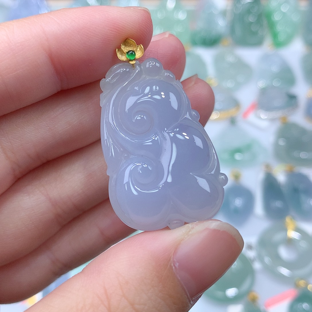 翡翠颈饰18K金镶嵌如意