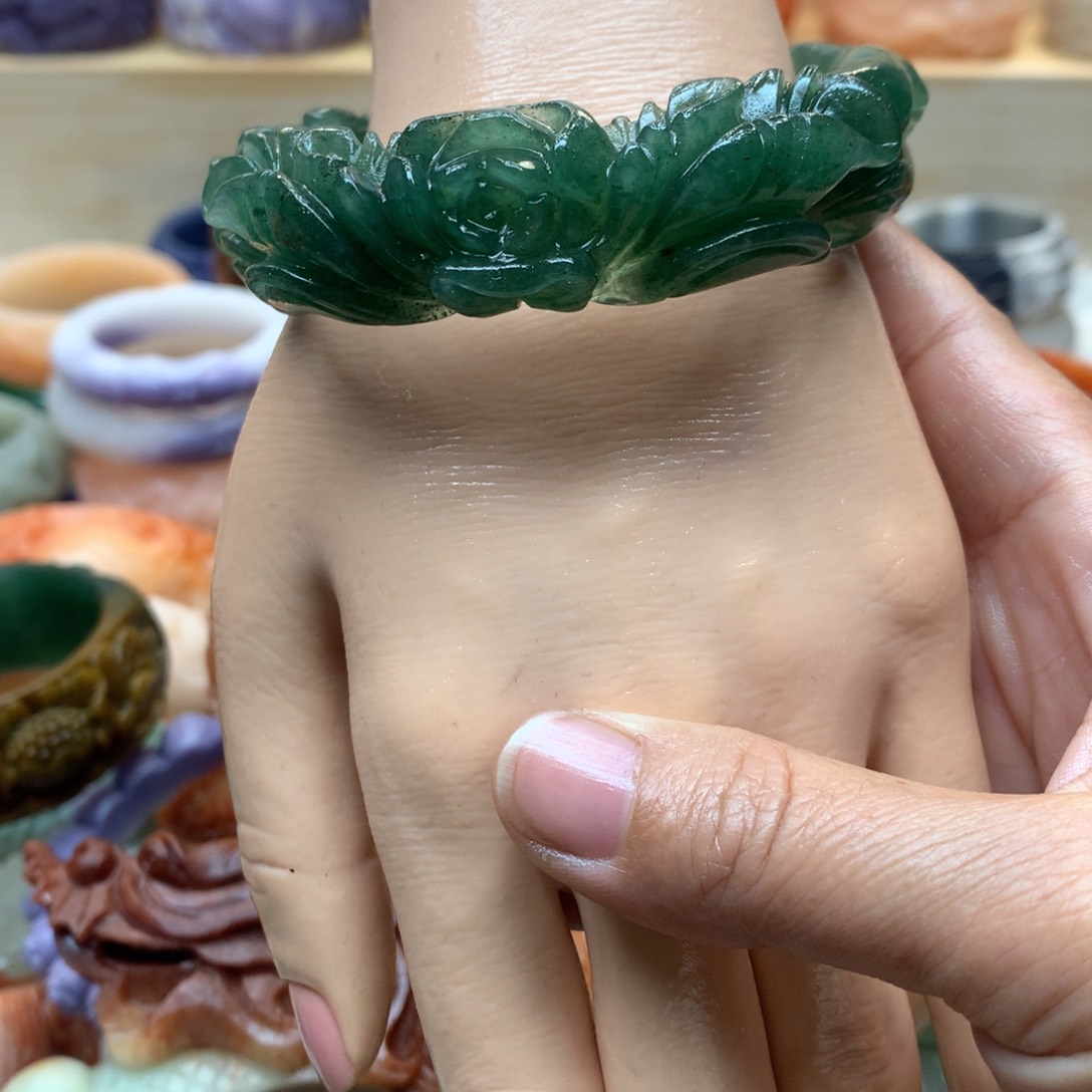 未镶嵌手镯石英质玉花*