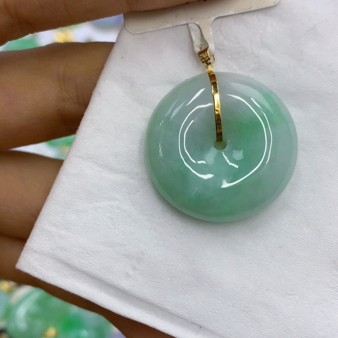 翡翠18K金镶嵌颈饰