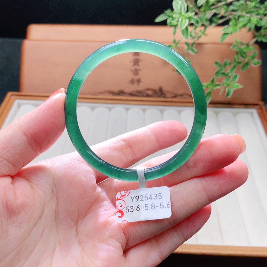 未镶嵌手镯（圆镯）翡翠