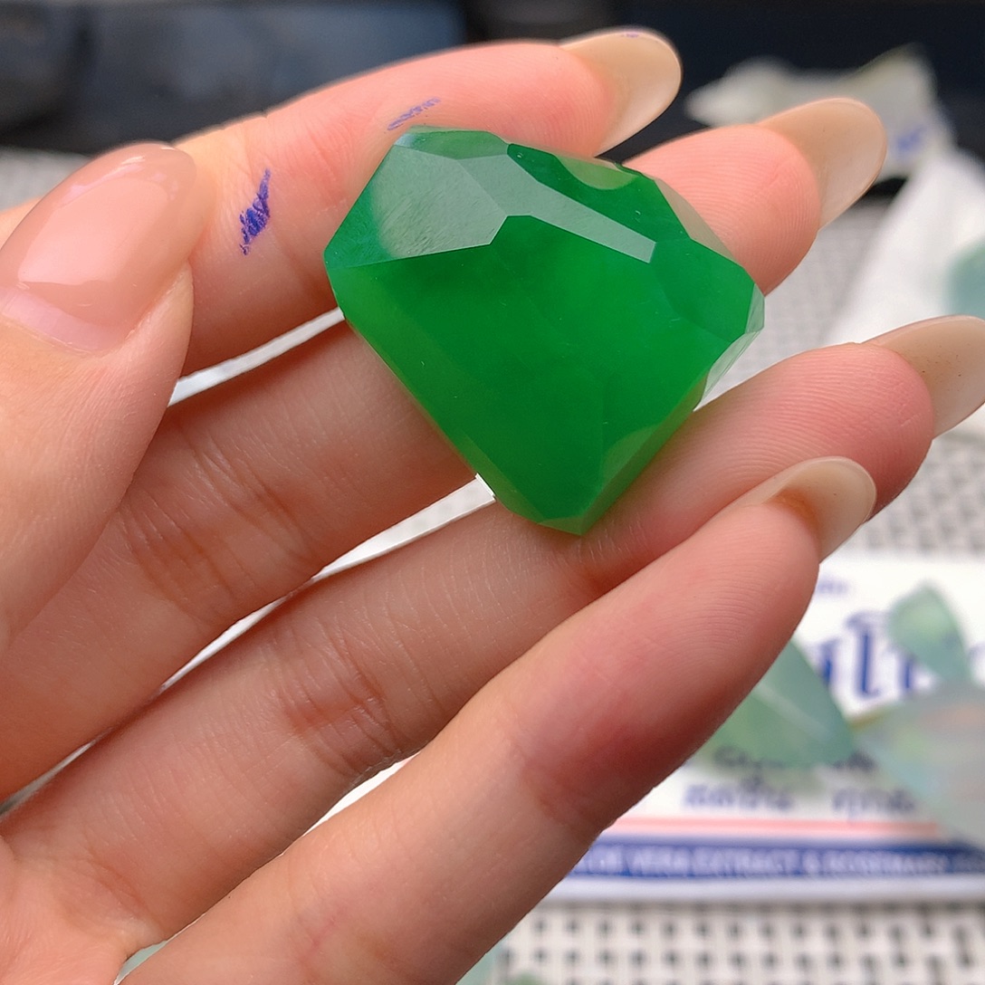 定制翡翠未镶嵌不退不换