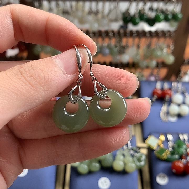 和田玉银S925镶嵌耳饰平安扣15.8左右晴水色