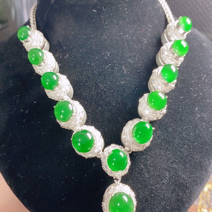 翡翠颈饰未镶嵌