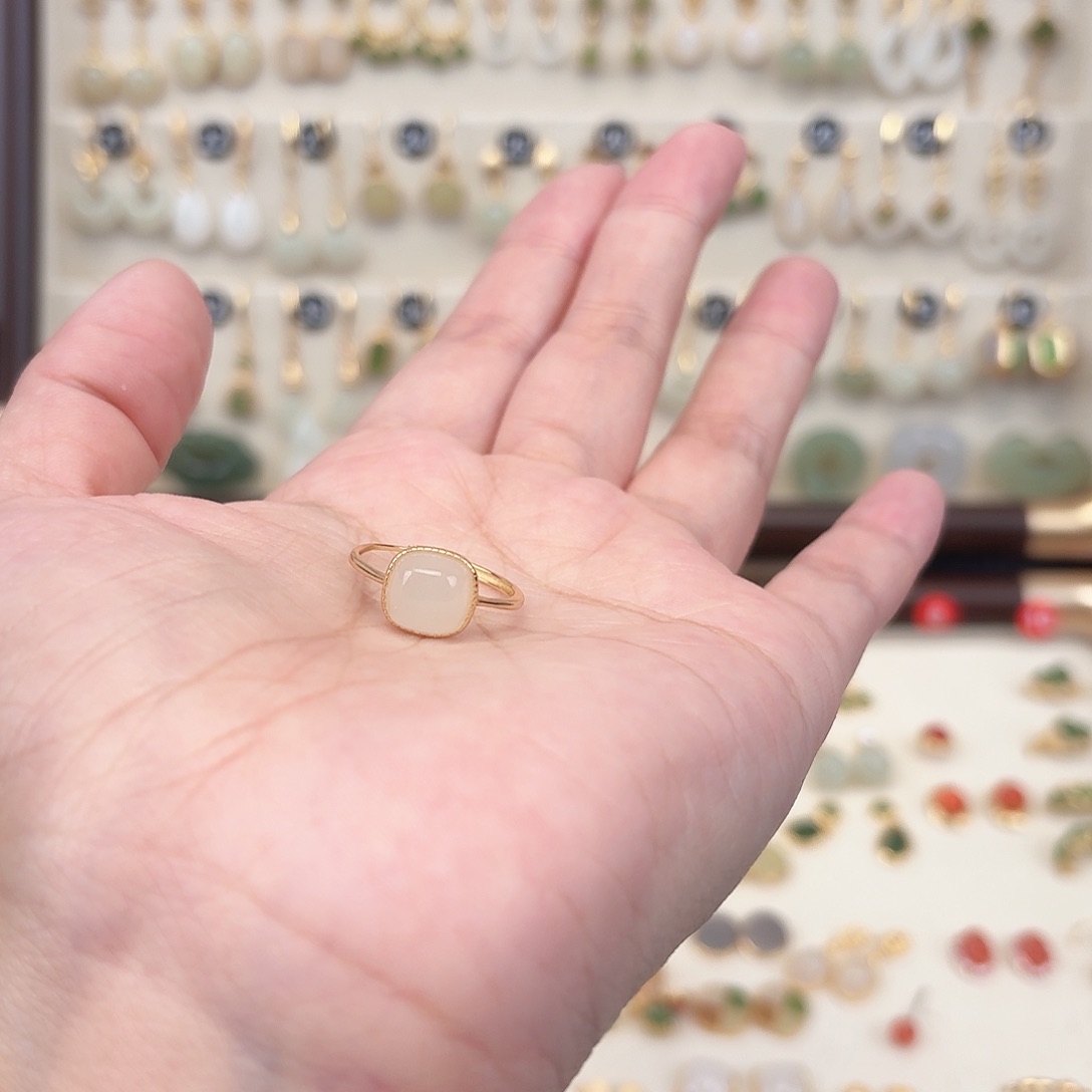 银S925镶嵌戒指和田玉静**坨