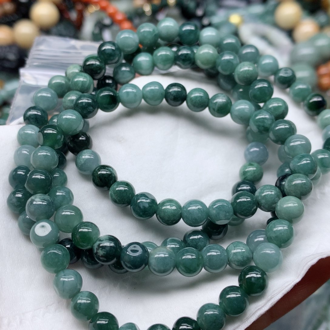 翡翠颈饰未镶嵌珠子