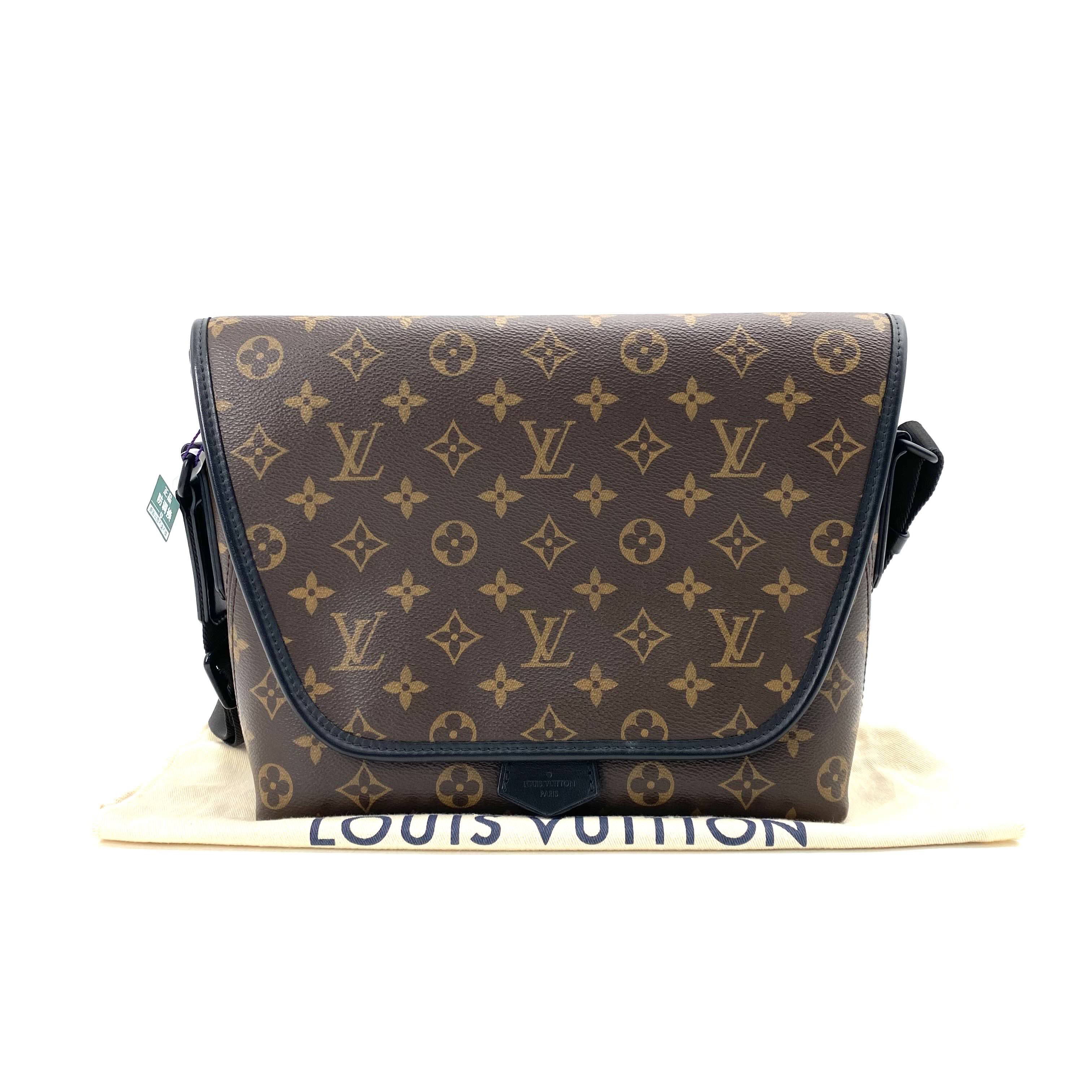 99新 LV 99新 LV 新款老花magentic邮差包 尺寸31/22单肩翻盖男包