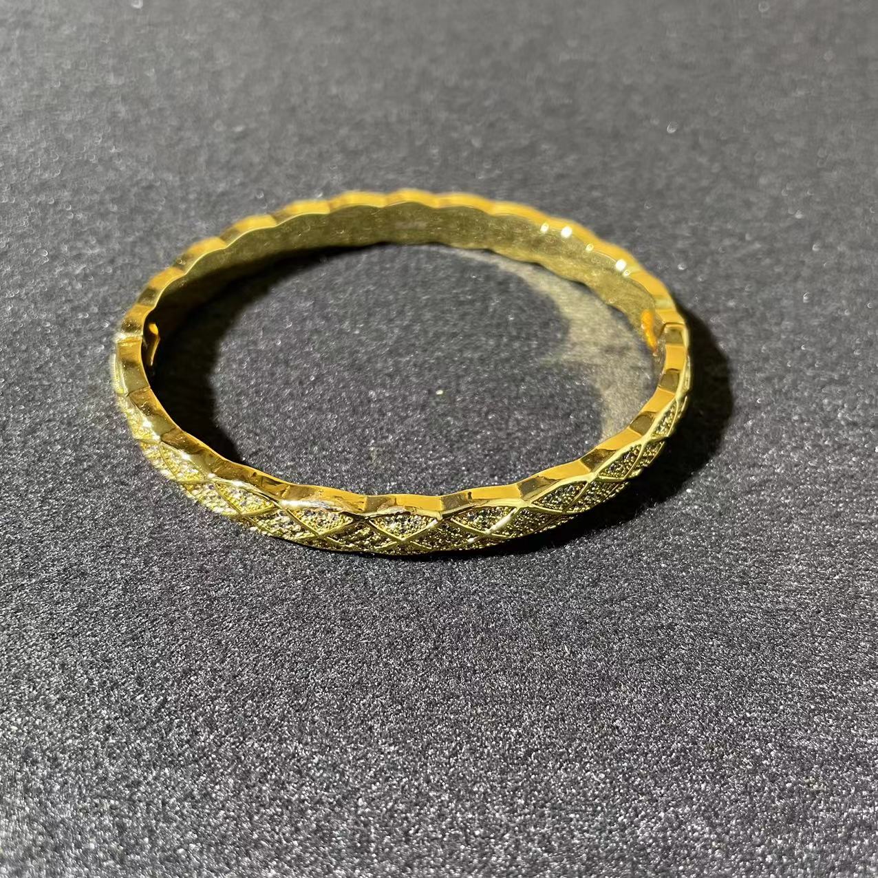 【高端定制】SMA-1357时尚设计手镯多样性发一件