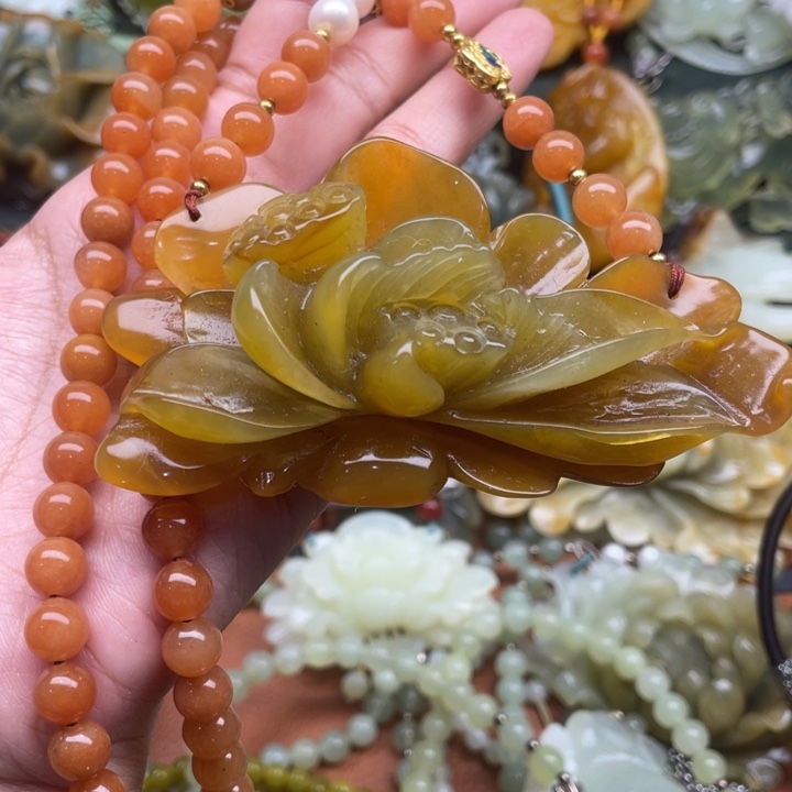 蛇纹石玉吊坠合金