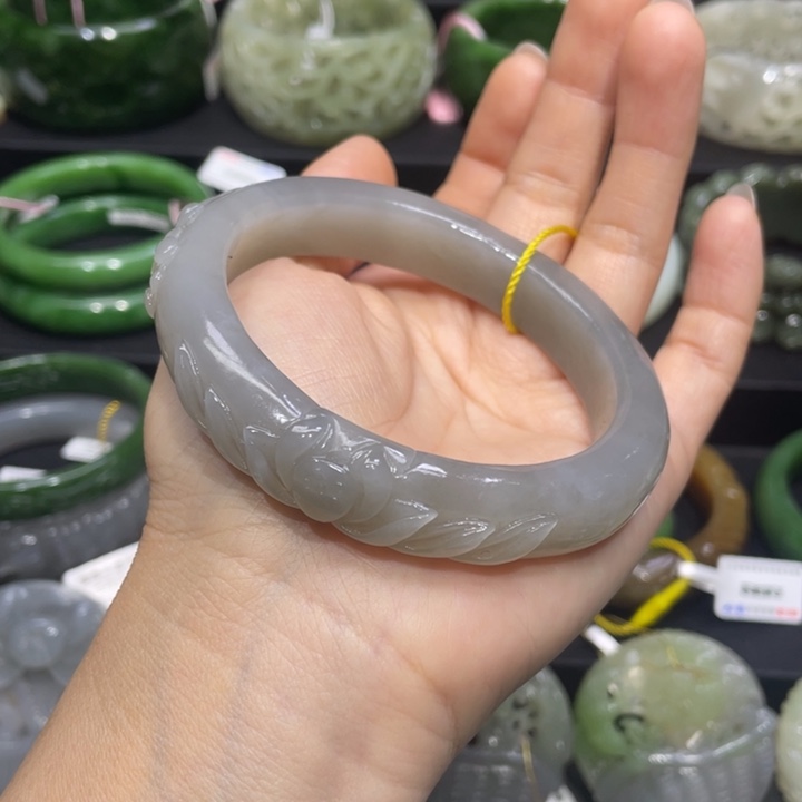 和田玉手镯60+圈口 编号77未镶嵌