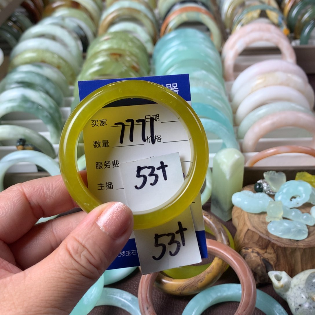 蛇纹石玉手镯未镶嵌7771