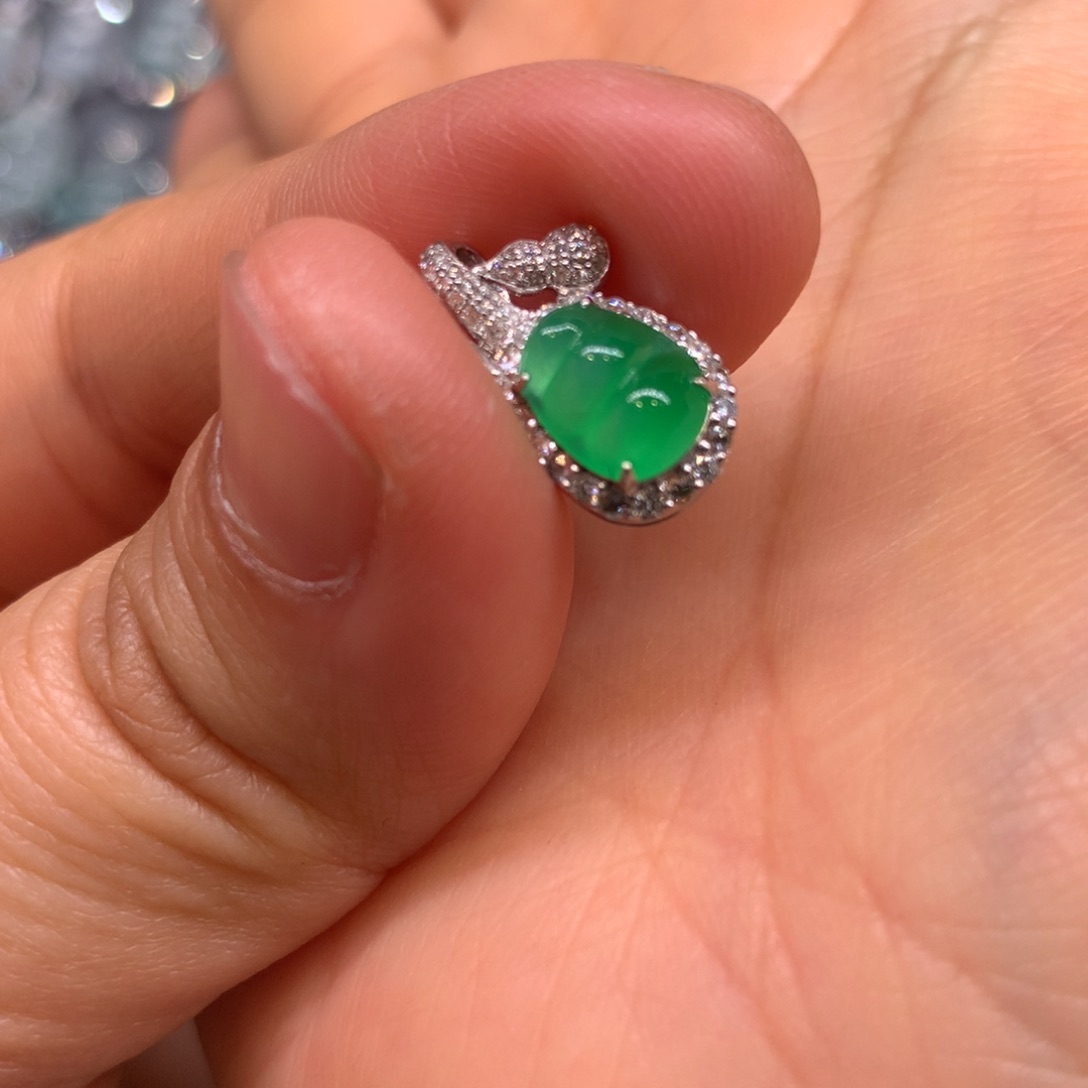 翡翠颈饰18K金镶嵌吊坠