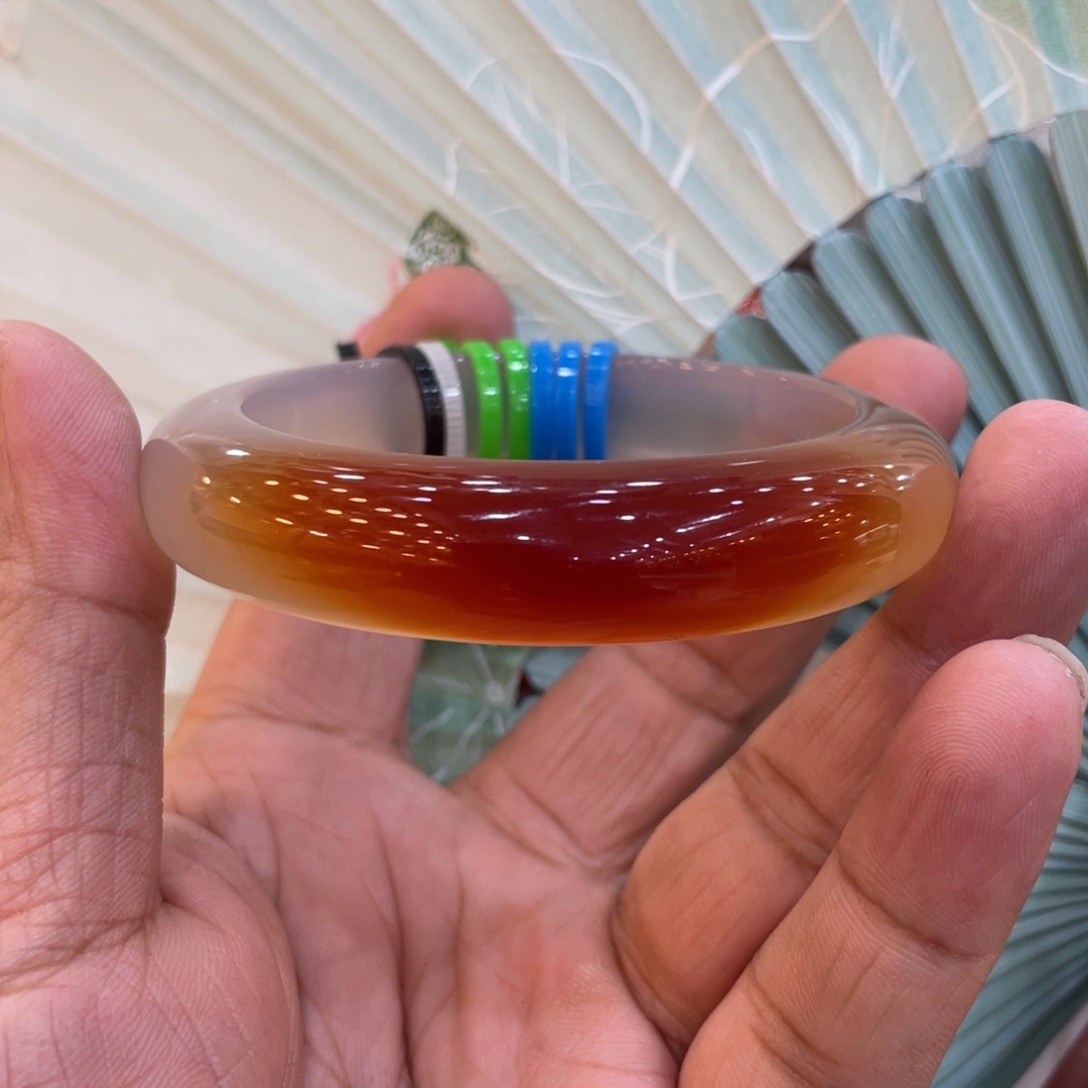 玛瑙/玉髓手镯未镶嵌超**怪