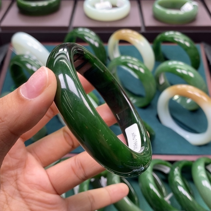 和田玉（糖玉）未镶嵌手镯