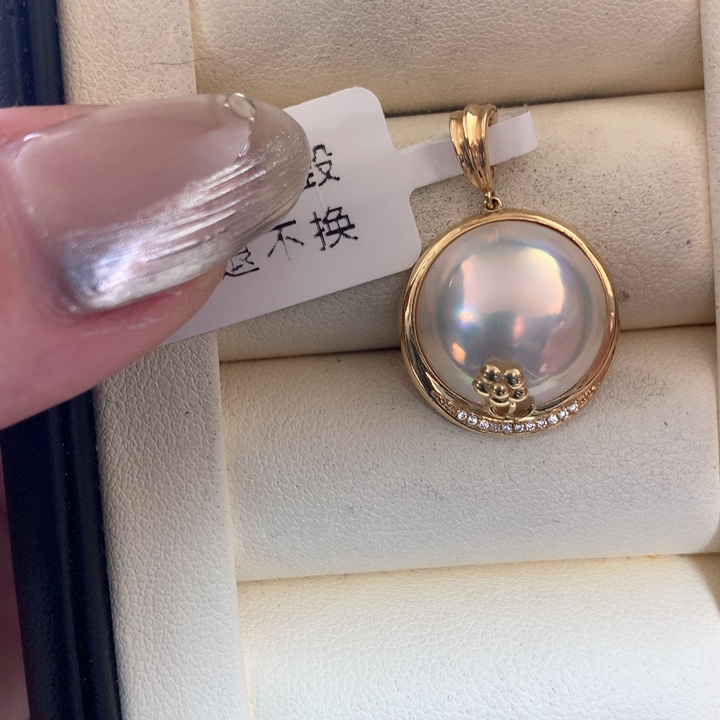 18K金镶嵌颈饰拼合珍珠（马贝珠）
