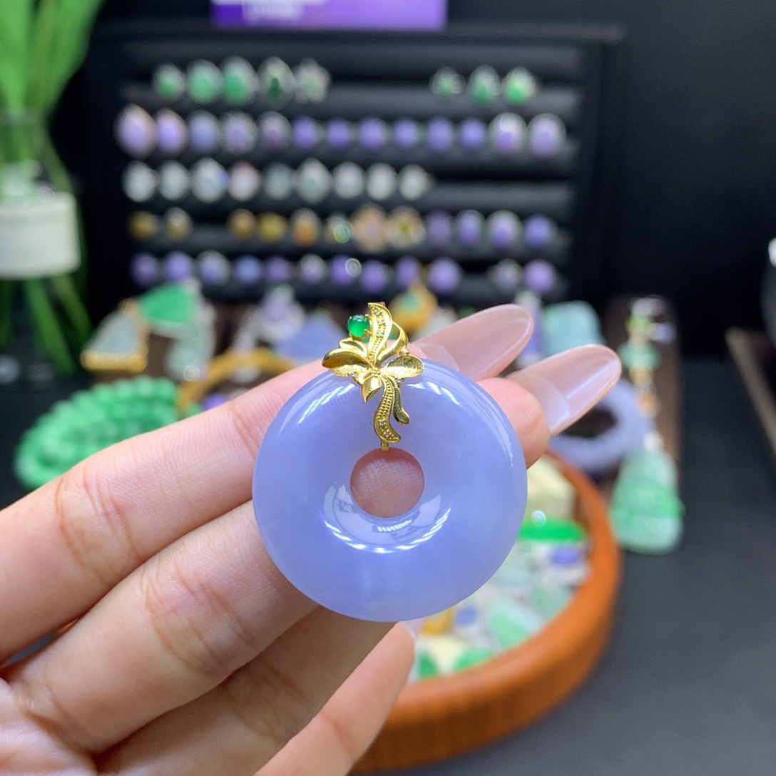 翡翠18K金镶嵌颈饰