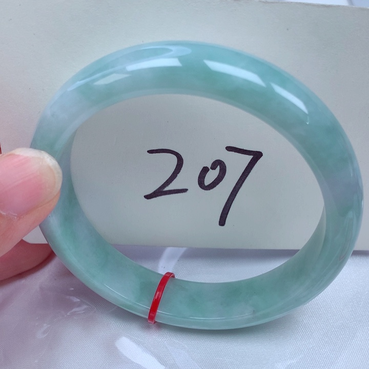 翡翠手镯未镶嵌翡翠