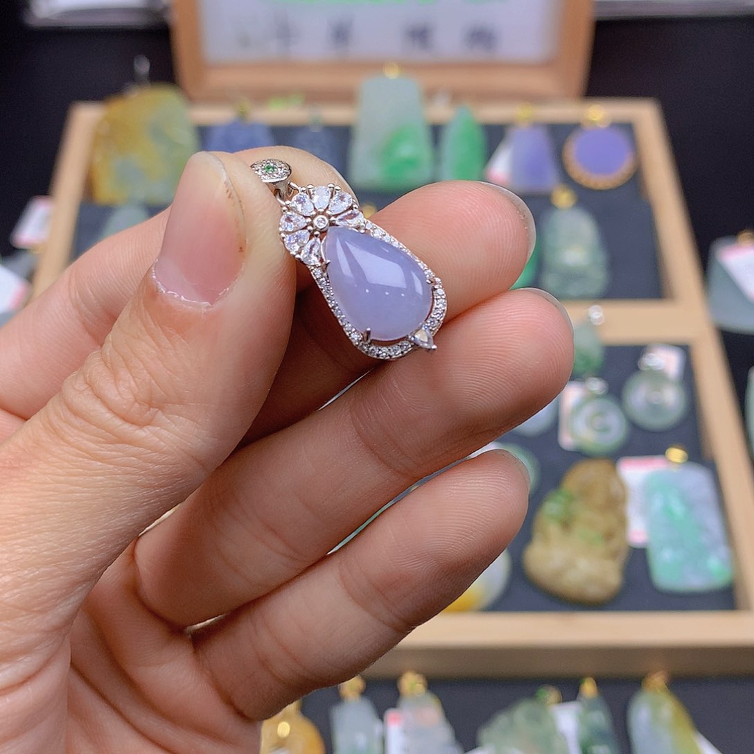 翡翠颈饰未镶嵌翡翠