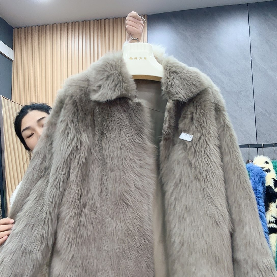 卿***琛087顽童，褐灰色直托卡