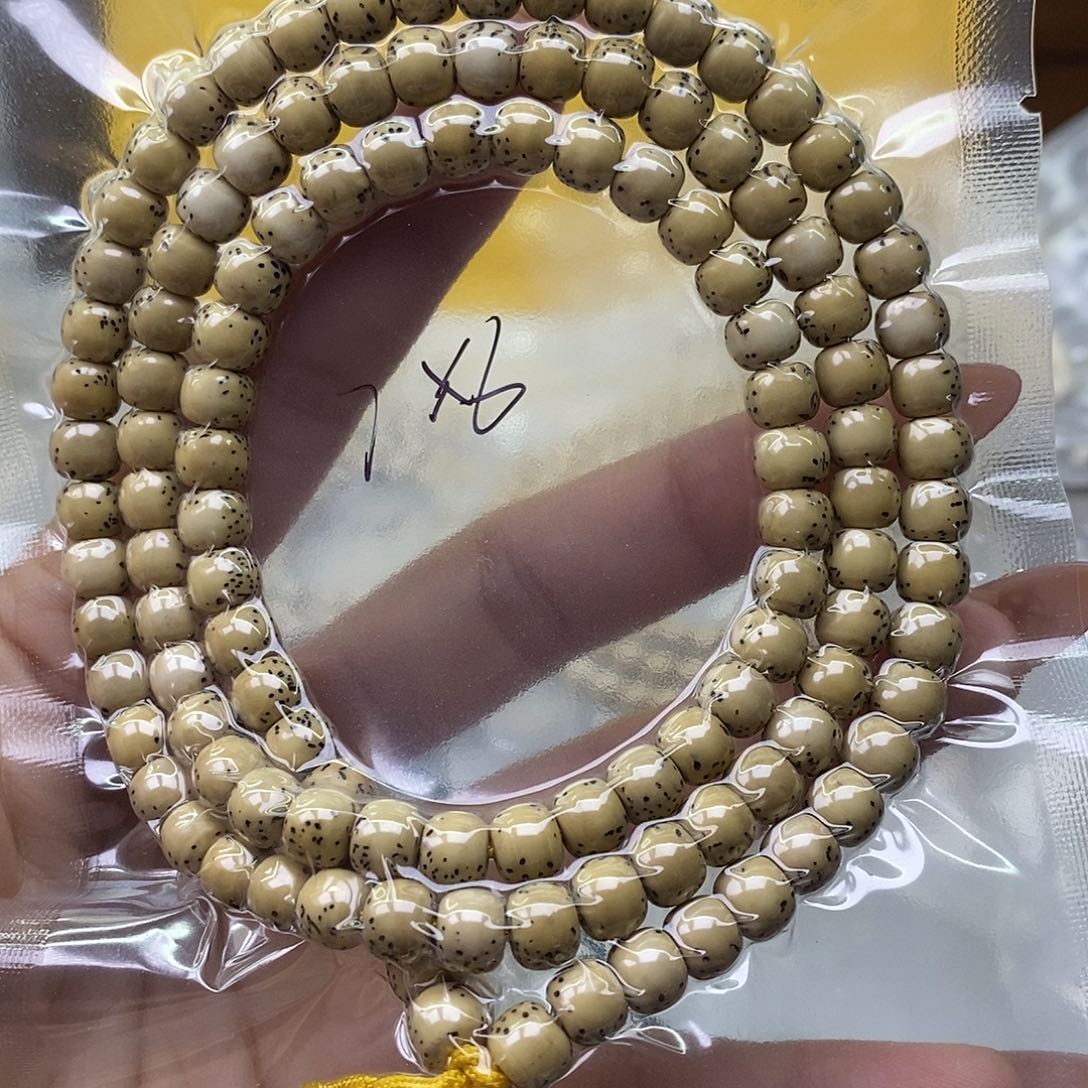 星月菩提手串鸡油黄