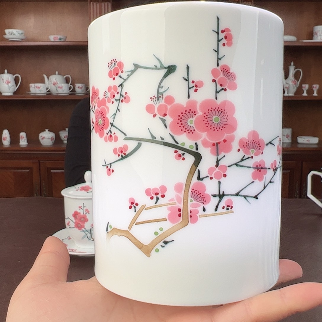 瓷纪念版红梅小笔筒，微瑕