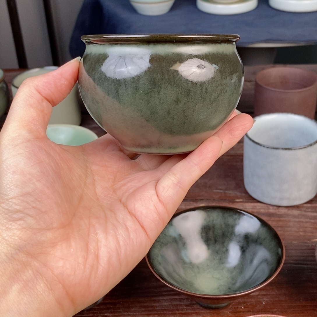 铁胎缸杯 不开片 豆青微瑕