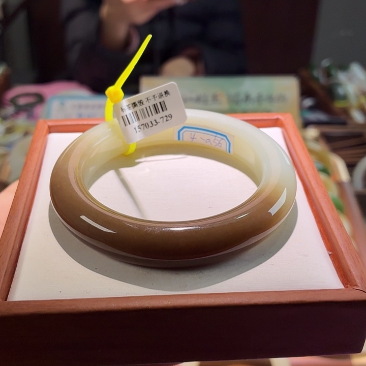 和田玉未镶嵌手镯8。 56/57