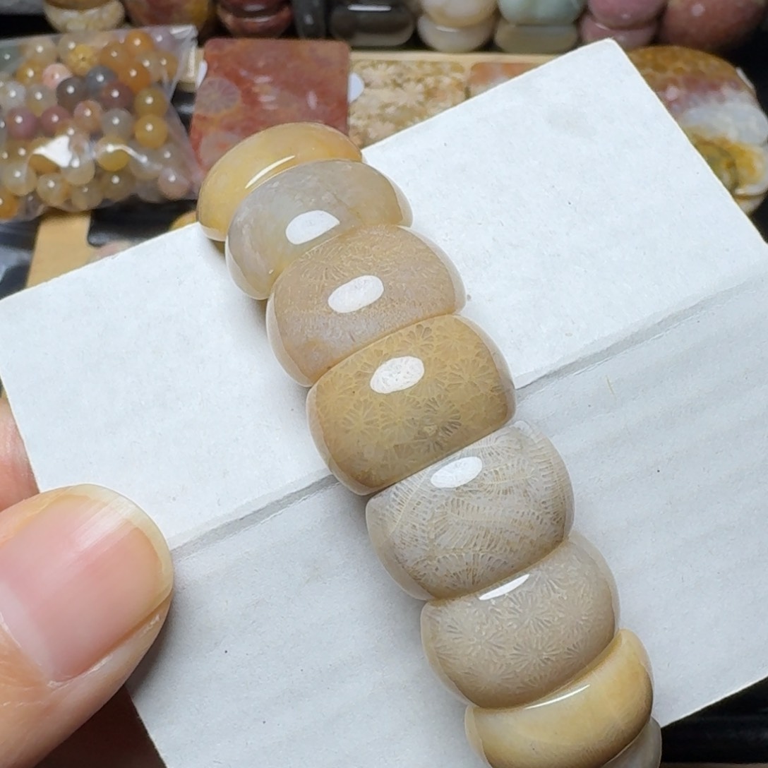 硅化玉玉透淡黄未镶嵌