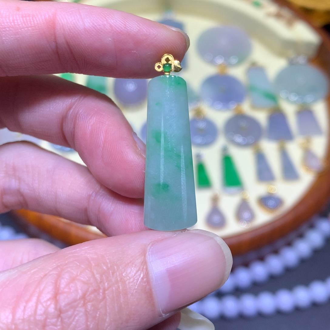 翡翠吊坠(不含链)18K金镶嵌