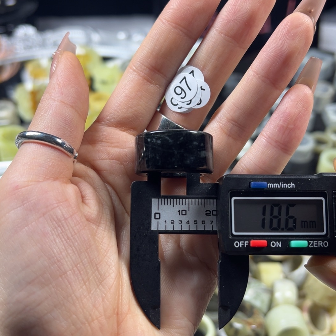 蛇纹石玉未镶嵌戒指