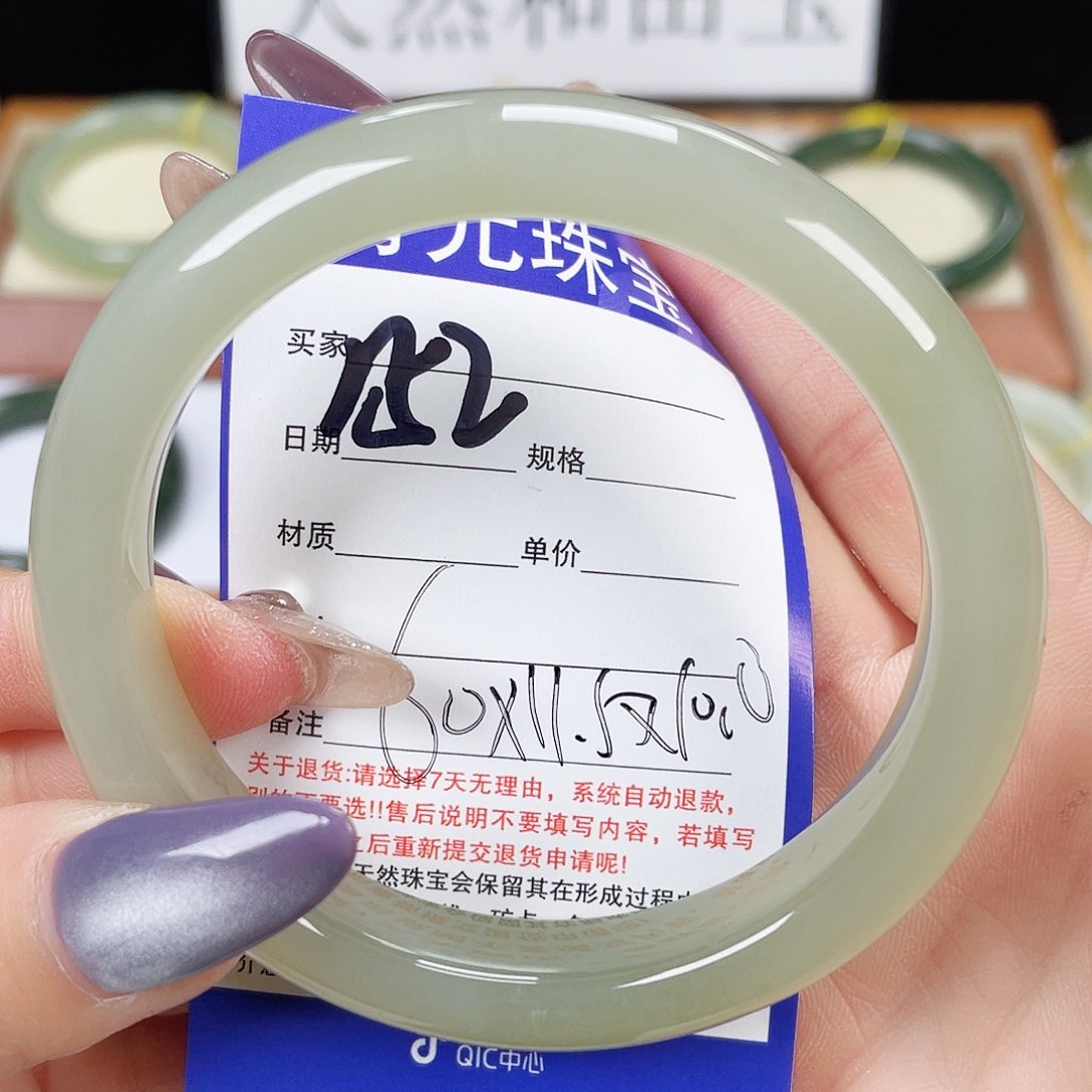 和田玉手镯未镶嵌