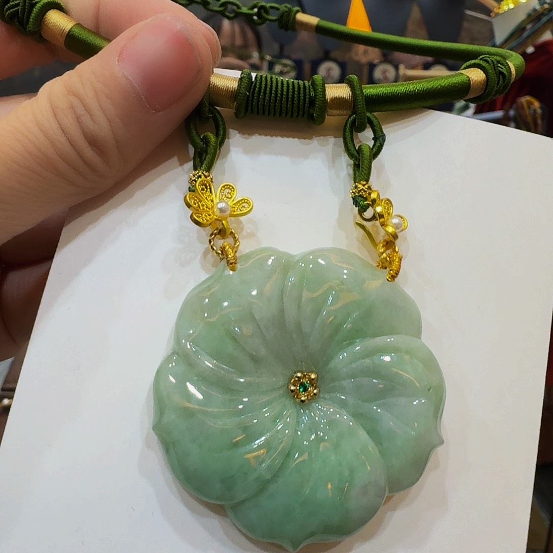 翡翠颈饰未镶嵌老坑