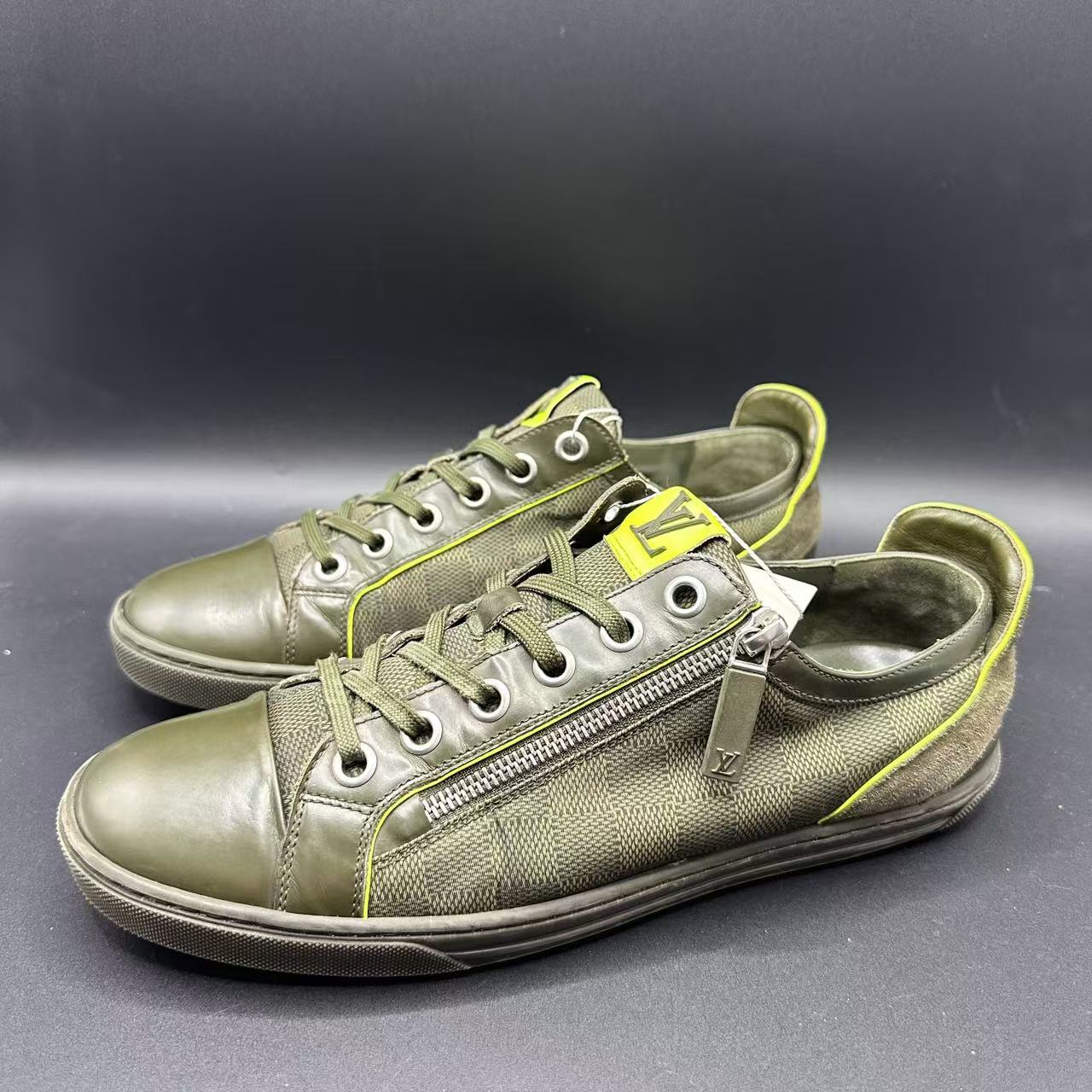 95新 LouisVuitton/路易威登 男士墨绿色拉链款板鞋40.5码zy142