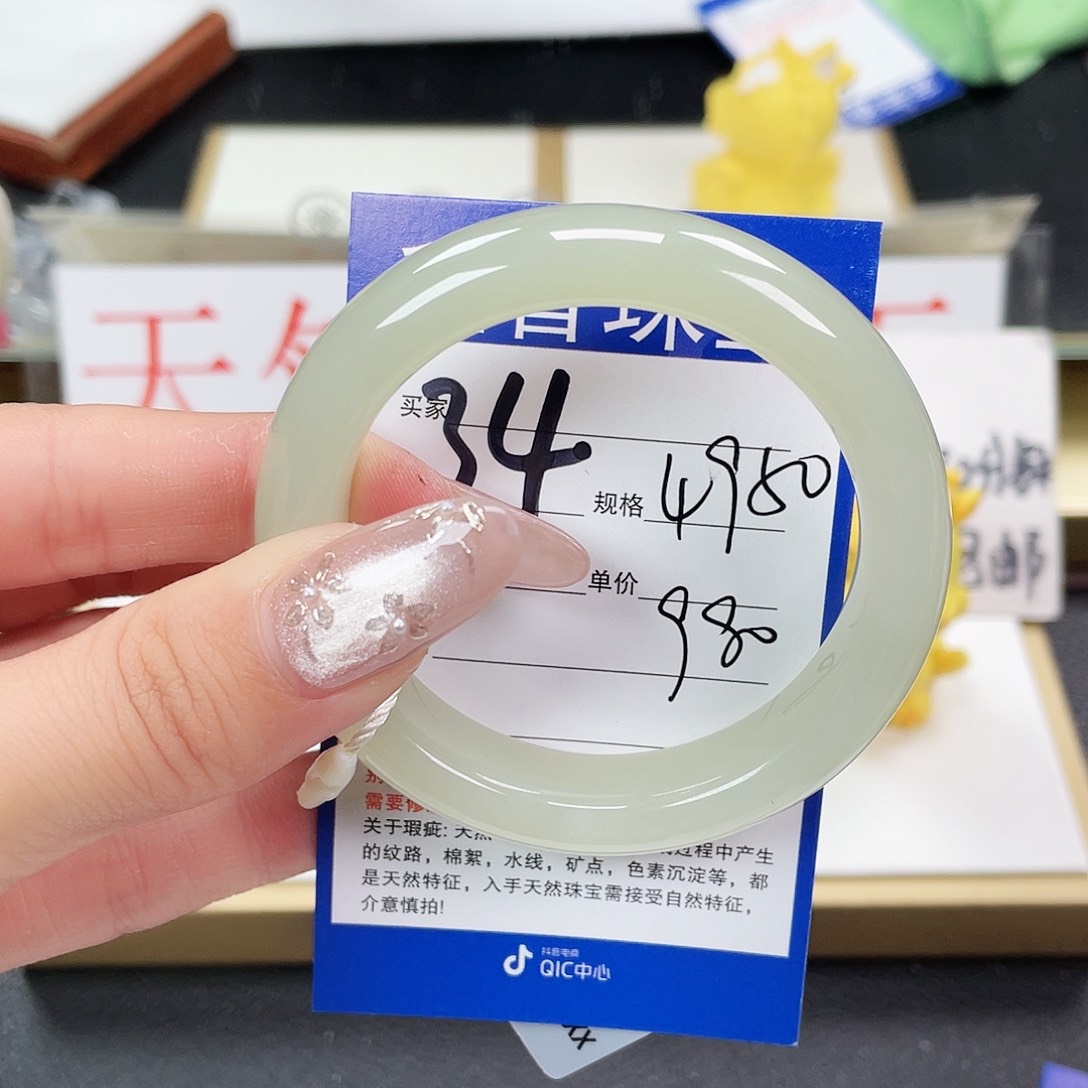 和田玉手镯未镶嵌