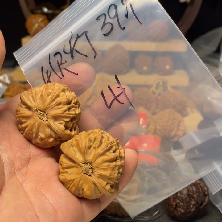 堕***雕文玩核桃把件宫灯