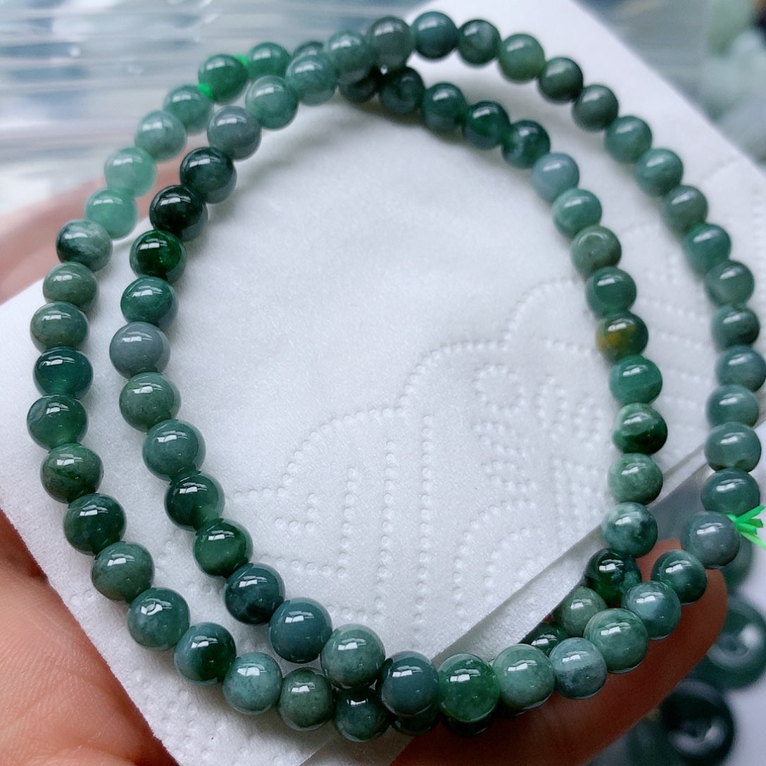 翡翠颈饰未镶嵌手串