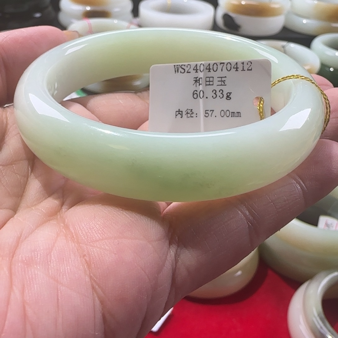 和田玉手镯未镶嵌